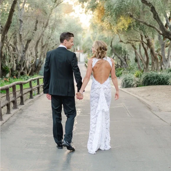 Grace Loves Lace Alexandra Ivory Backless Wedding Dress - Veil Included! - www.disolcolor.com Grace Loves Lace Alexandra Ivory Backless Wedding Dress - Veil Included! - www.disolcolor.com
